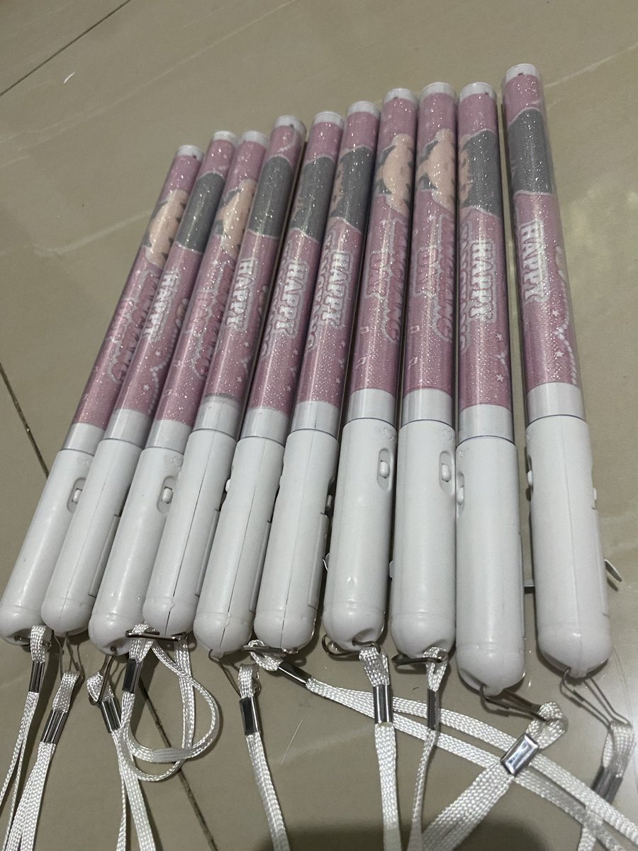kpopandadavao's tweet image. 🎉 NEW ITEM - CUSTOMIZED PEN LIGHT STICK🎉
* any design will do

🛒To order, send us a message
#customize #print #giveaways #freebies #personalize #penlight #lightstick