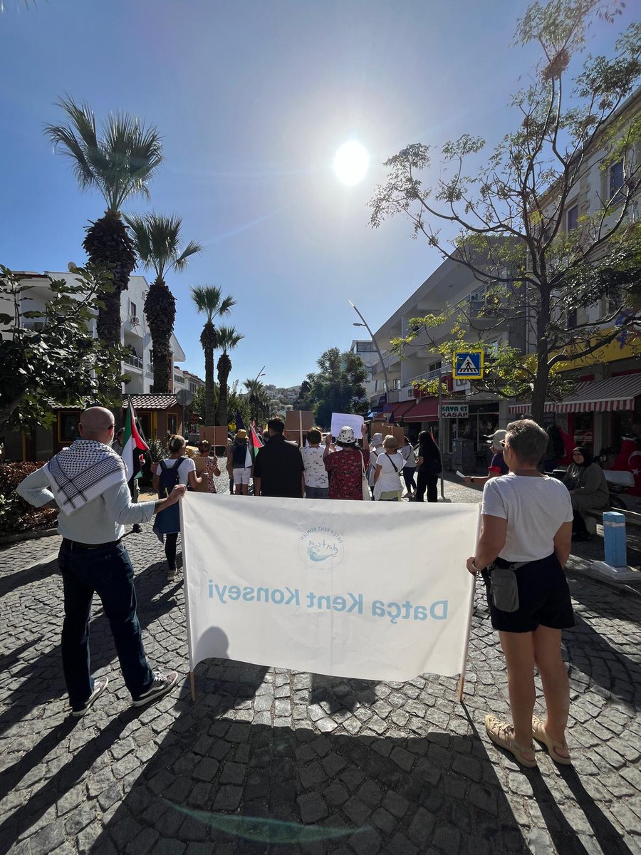 DatcaKent's tweet image. Datça Demokrasi Platformu&apos;nun çağrısı ile tüm demokrasi güçleriyle beraber Filistin halkının yanında olduğumuzu haykırdık.