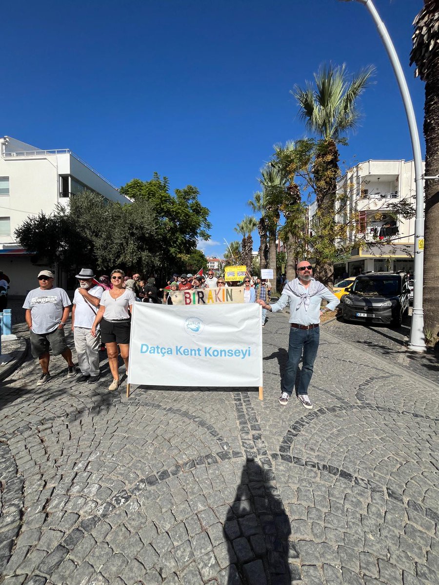 DatcaKent's tweet image. Datça Demokrasi Platformu&apos;nun çağrısı ile tüm demokrasi güçleriyle beraber Filistin halkının yanında olduğumuzu haykırdık.