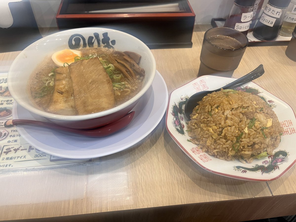 あおいです (@riddle_0802) on Twitter photo 入ったことないラーメン屋来た
味濃すぎて死んだけどめちゃ美味かったナ 入ったことないラーメン屋来た
味濃すぎて死んだけどめちゃ美味かったナ
