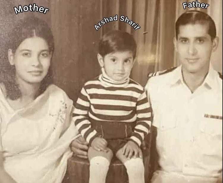 IMudasirKhaaan_'s tweet photo. Arshad Sharif's mother first saw her husband leave this world, then her first son Ashraf Sharif, and after all this, she saw Arshad Sharif separate from herself, and today this brave mother is also gone, such a huge loss 💔 May Allah SWT grant these people a high place in jannah https://t.co/3ywLx49TPr