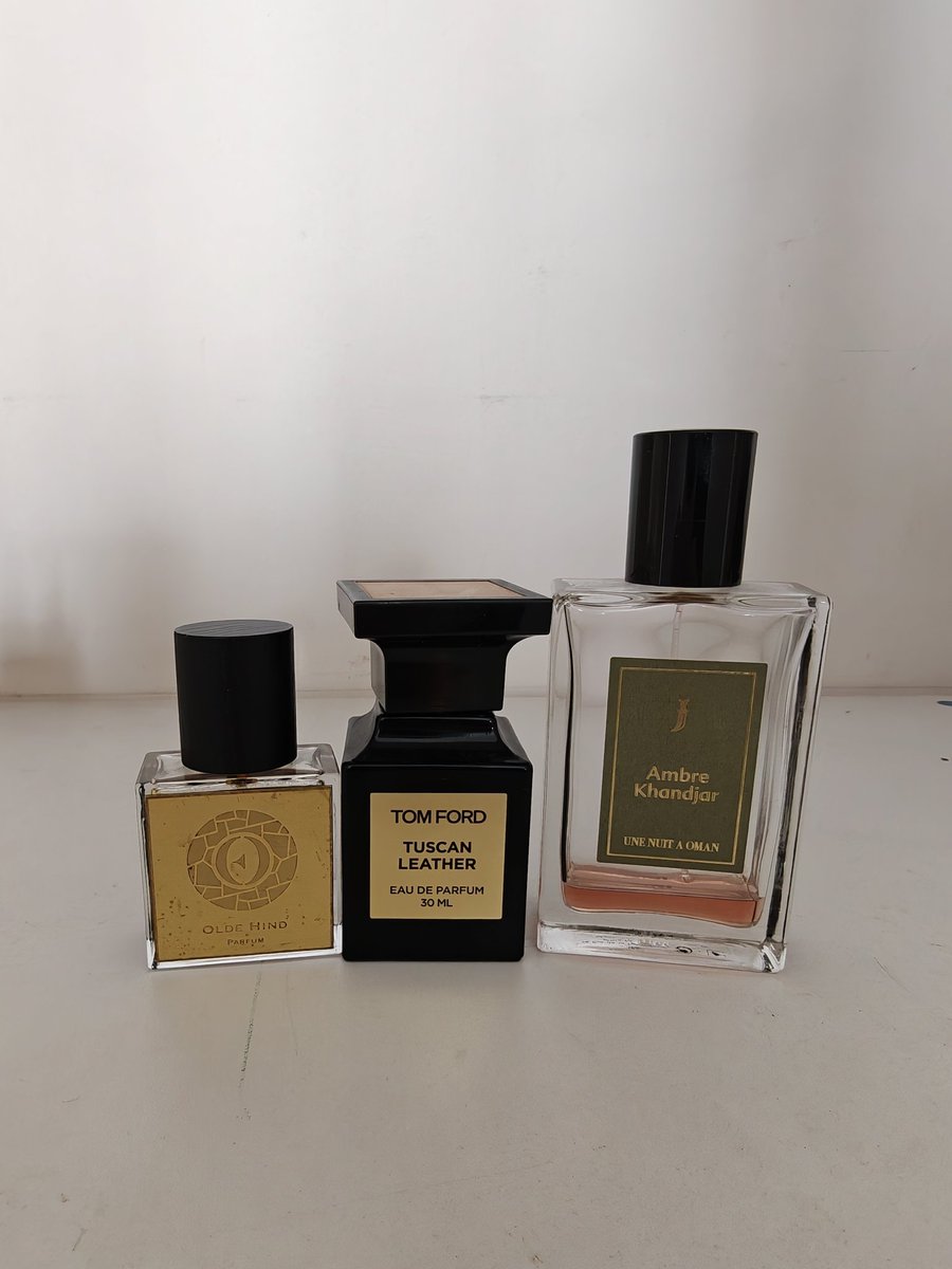 J'ai un petit voyage rapide à faire j'ai pris 3 petits parfums afin de combattre le froid. 

Un ambré réconfortant facile à porter, un cuir raffiné avec de légères notes fruitées, et un oud indien avec une évolution folle, l'un de mes parfums à base de oud préféré.