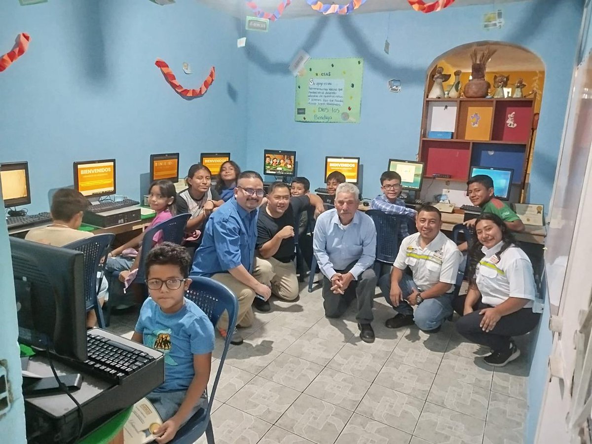 ErwinCordon's tweet photo. Ayer estuvimos presentes en la apertura del laboratorio de computación de nuestros amigos de Creación de Dios, una bendición, gracias a Construproductos Genesis por ese donativo... seguro los niños seran bendecidos con ese equipo. https://t.co/1wxkgo7QCd