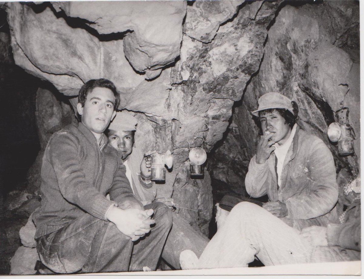 De mi primer viaje a Bolivia, en la Navidad de 1979. Cerro Sumaj Orko, Departamento de Potosí. Desde muy chico fuí radioescucha de estaciones bolivianas en la banda tropical de los 60 metros, cada noche sintonizando transmisoras de los valles, del Oriente y del Altiplano. Ese