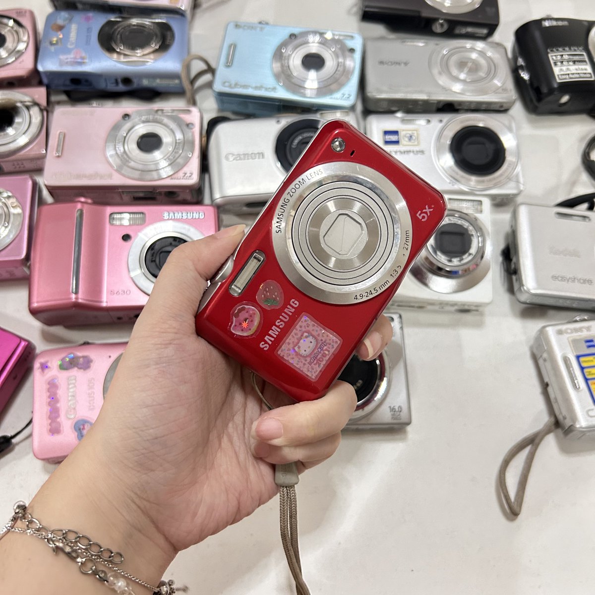 _ggoodgirll_'s tweet photo. Samsung es65  แฟลชได้ ซูมได้  เต็มระบบ🤩 จึ้งตัวนี้ ใช้ปกติเลย 
ตำหนิ🌈จอมีรอย ไม่ส่งผลกับรูป
สิ่งที่ได้รับ🍒 กล้อง แบต 
🐇🌸 1990 รวมส่ง #กล้องดิจิตอลมือสอง  #กล้องดิจิตอลเก่า  #กล้องดิจิตอล https://t.co/56iROiNxQF