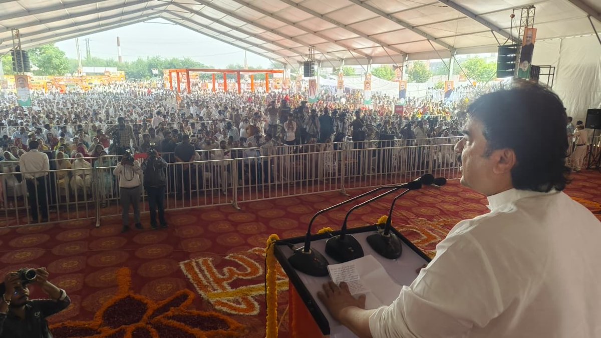 आज पनिहार फार्म पर आयोजित  'नलवा धन्यवाद रैली' में क्षेत्र के विकास के लिए करोड़ों रूपये की विकास परियोजनाओं की घोषणा करने पर माननीय मुख्यमंत्री श्री <a href="/NayabSainiBJP/">Nayab Saini</a> जी का हार्दिक आभार। सफल रैली के लिए भाई रणधीर पनिहार और रैली में पहुंचे हमारे पारिवारिक साथियों को बधाई।