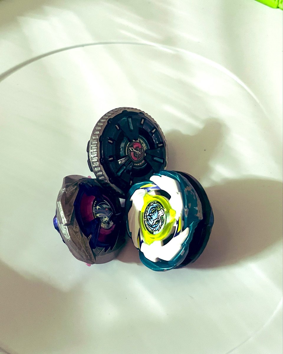 最近何かスポーツしているのかと
聞かれればベイブレードと答えます。

いつも行かない地域に行ったら、
真っ先におもちゃ屋と家電量販店探します。

いつブレーダーと遭遇してもいいように
常にベイは持ち歩くようにしてます。
誰か一緒にｺﾞｰｼｭｰしましょ。