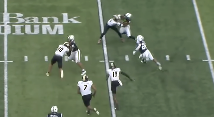 PowerMizzoucom's tweet photo. Screenshots of MK Young's 80 yard TD run. If this isn't holding on Daylan Carnell it would be miraculous.

After that, the best shot to make the tackle was Marvin Burks, but he ran into Toriano Pride and got spun around and Young was off to the races. https://t.co/JIqOaYjka8