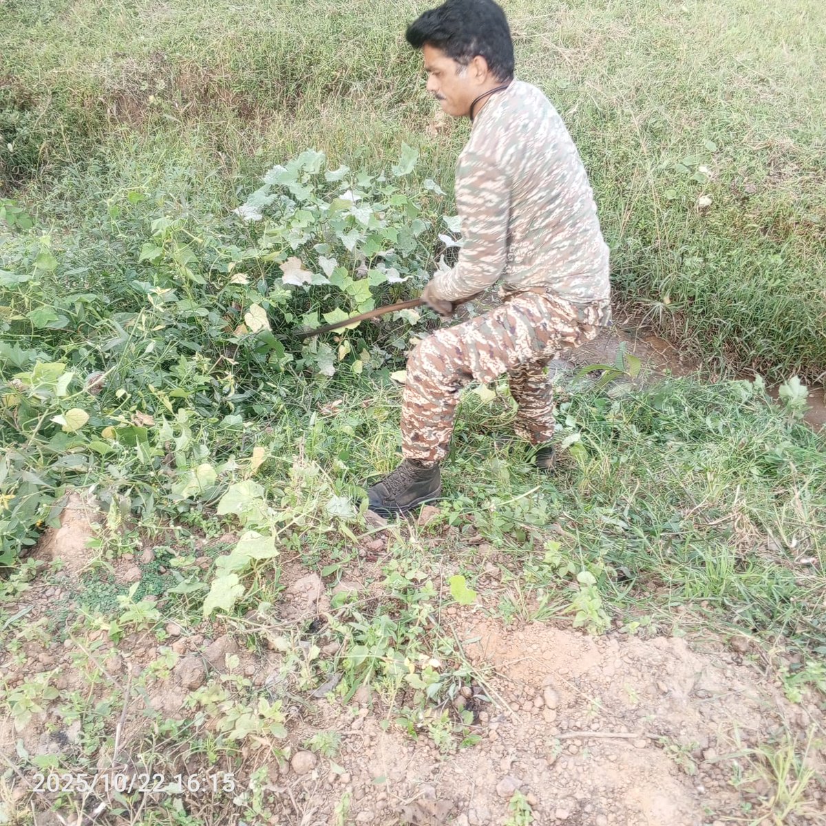 148 BN CRPF
<a href="/148bncrpf/">148 BN CRPF</a>
·
Oct 23
जी/148 समवाय  बटालियन केन्द्रीय रिजर्व पुलिस बल दडेकसा ने दिनांक 26/10/2025 को #’’स्वच्छ एवं स्वस्थ’’# अभियान के तहत  क्षेत्र में चलाया स्वच्छता अभियान।