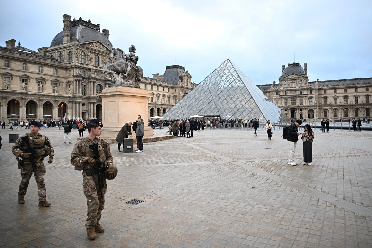 French authorities have detained several men in connection to the recent theft of precious jewellery from the world-renowned Louvre museum in Paris, says the Paris prosecutor aje.io/bxc05h