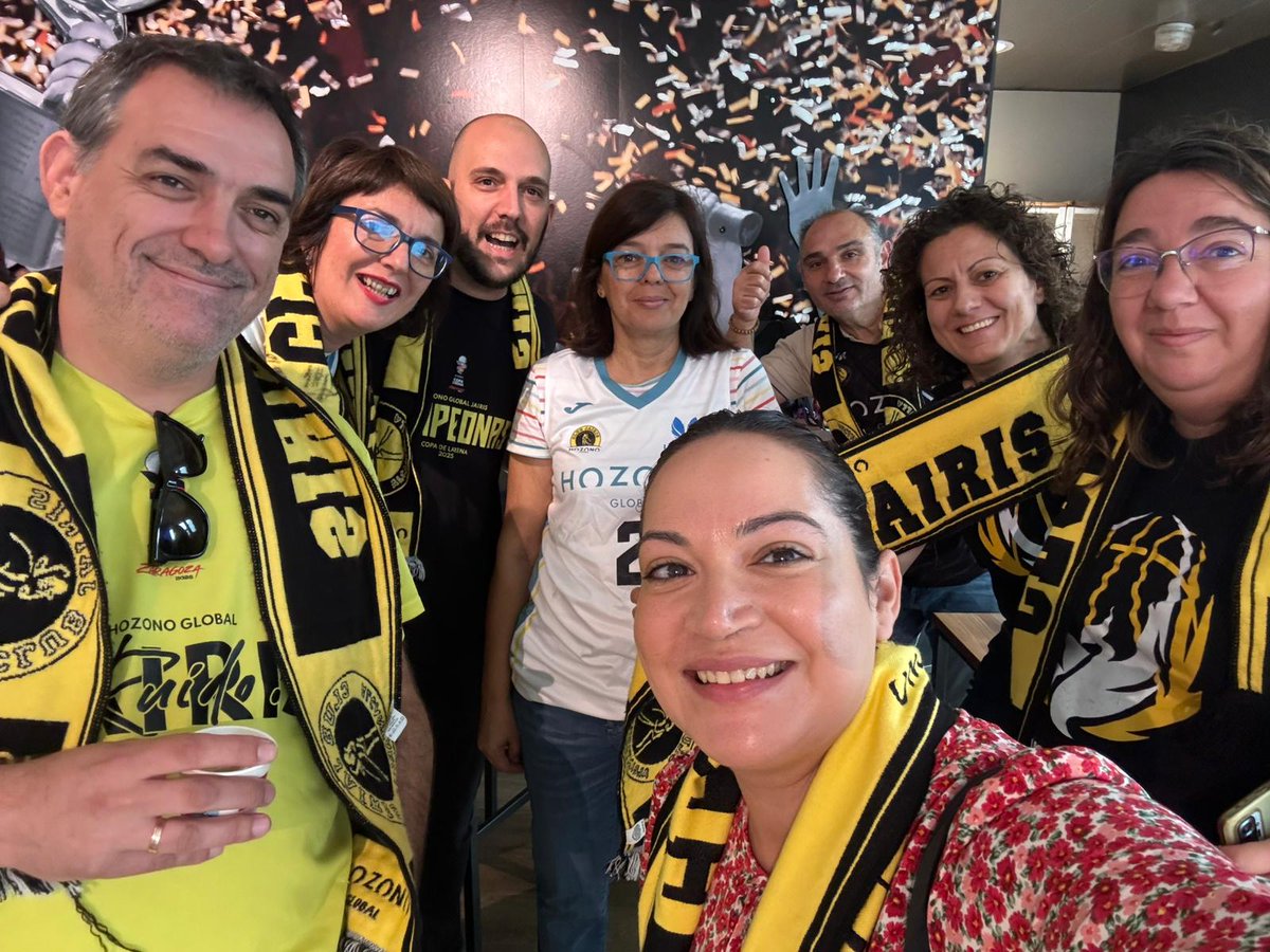 Ya preparadas para el partido de esta mañana <a href="/valenciabasket/">Valencia Basket Club</a> <a href="/CBJairis/">Hozono Global Jairis</a> 
Hola <a href="/valenciaroskis/">Valencia Roskis</a>