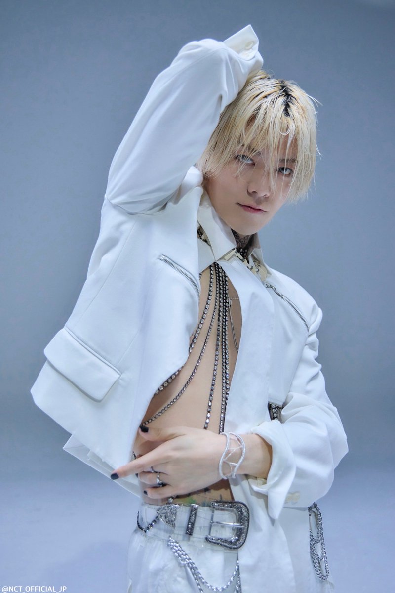NCT_OFFICIAL_JP's tweet image. 2025.10.26 Release
#YUTA The 1st Album 'PERSONA'
Jacket shooting Behind the Scenes#1
🎧 yuta.lnk.to/PERSONA_1026
💿 yuta.lnk.to/PERSONA_CD
🎞️ 'EMBER' youtu.be/swjKSuDhc6c
#ユウタ #유타
#PERSONA #YUTA_PERSONA
#NCT #NCT127