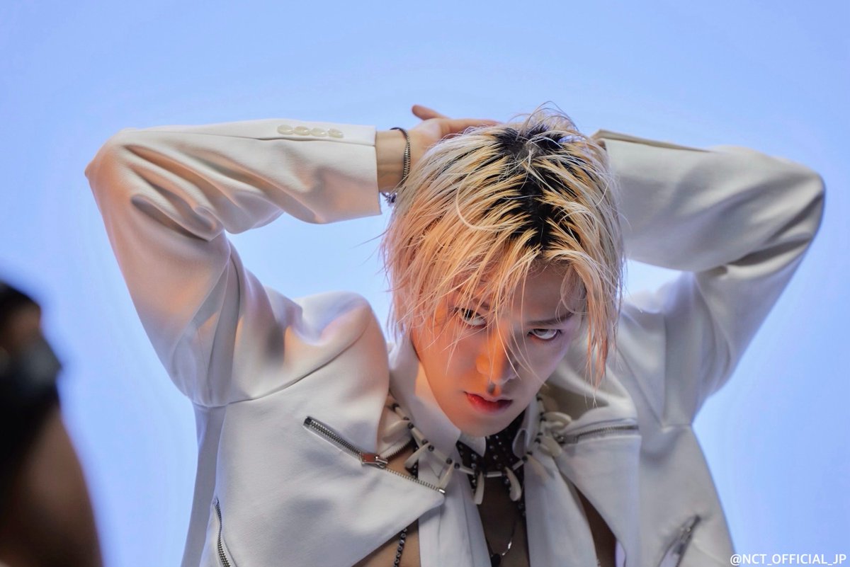 NCT_OFFICIAL_JP's tweet image. 2025.10.26 Release
#YUTA The 1st Album 'PERSONA'
Jacket shooting Behind the Scenes#1
🎧 yuta.lnk.to/PERSONA_1026
💿 yuta.lnk.to/PERSONA_CD
🎞️ 'EMBER' youtu.be/swjKSuDhc6c
#ユウタ #유타
#PERSONA #YUTA_PERSONA
#NCT #NCT127