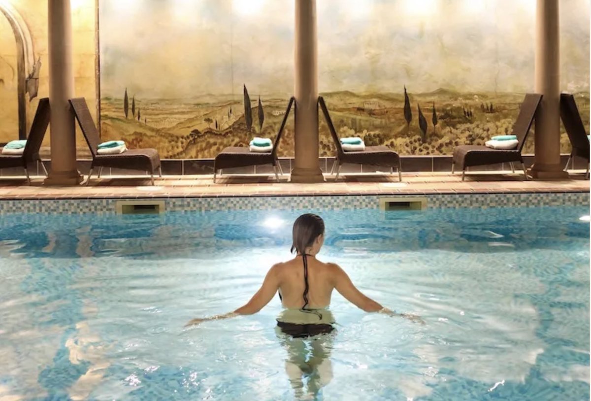 GoodSpaGuide's tweet image. Sybaritic Spy tries an #OSKIA Skincare Muscle Melting Back Recovery Treatment at #RowhillGrange Hotel &amp;amp; Utopia Spa. 

ow.ly/gOpM50Xft7K