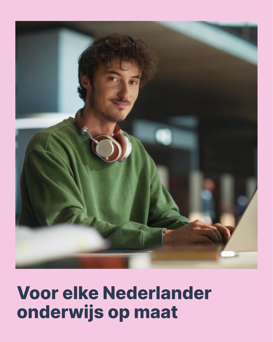 D66's tweet photo. Waar anderen jongeren bang maken voor de toekomst, geven wij vertrouwen. Onderwijs op maat, zodat iedereen zijn talent kan ontdekken. Toekomst begint in de klas.

Het kan wél. https://t.co/FJkTYucqfr