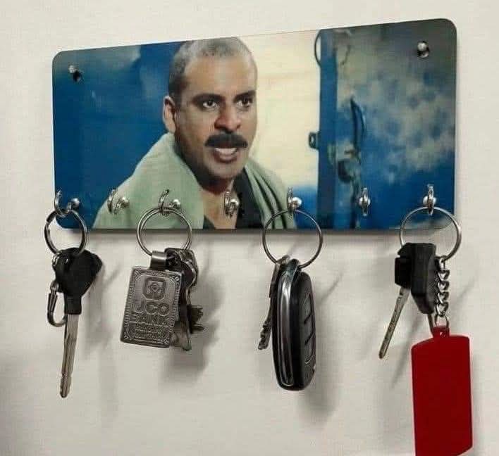 कुछ तस्वीरे बोलती नहीं चीखती है...😂

 किस किस को समझ आ गया...??