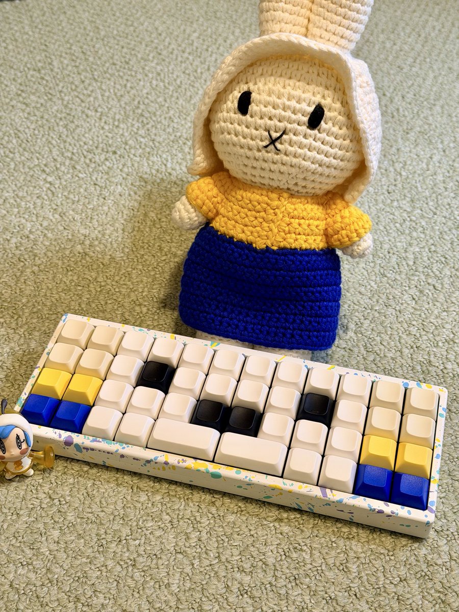 Title: 牛牛(Niuniu) キーボードを使う牛乳を注ぐミッフィー
Keyboard: Niuniu Roly-poly R3
Switch: Akko x HMX Cilantro Tactile + Outemu Silent Lemon V3 Tactile
Keycap: Keyreative PBS Blanks + DSA Like Blanks
#KEEB_PD #KEEB_PD_R273