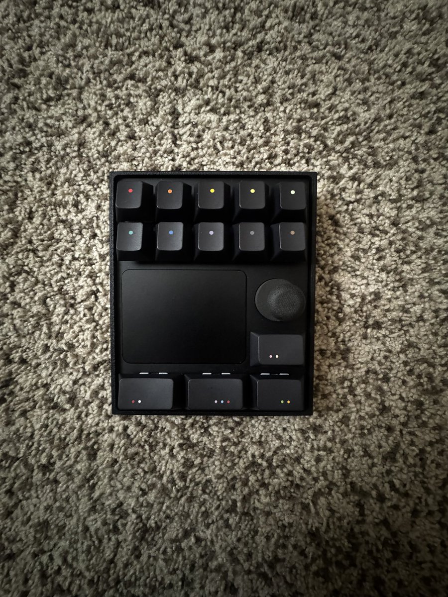 Keyboard: NumNum Bento
Switch: TTC FrozenSilent V2
Keycap: YUZUkeycaps
#KEEB_PD #KEEB_PD_R273