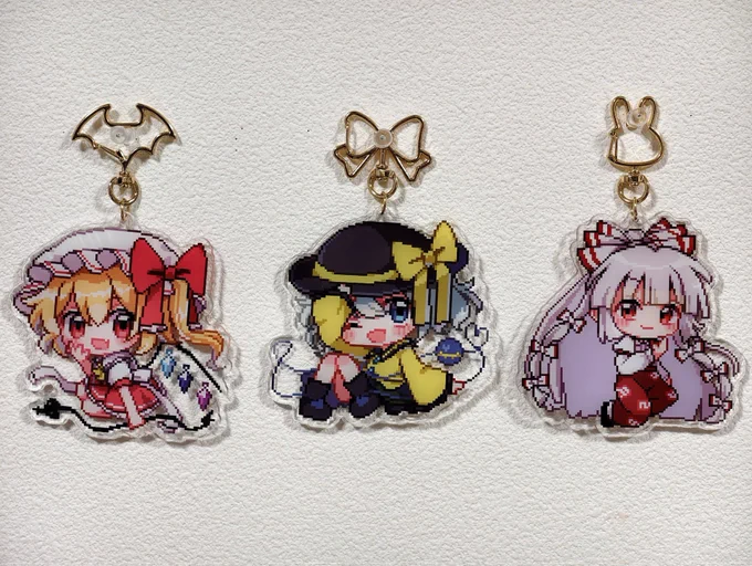 先程出したドット絵アクリルキーホルダー達の在庫を少しだけ増やしました! フラン完売になってましたが、今また買えると思います 購入してくれた方々ありがとうございました!