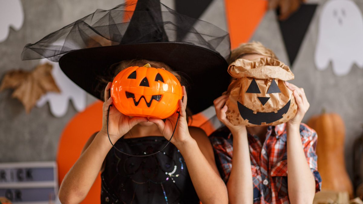 🎃Consumo ofrece recomendaciones básicas para realizar compras seguras y responsables en #Halloween.

🏷️El Gobierno regional recuerda la importancia de revisar el etiquetado y la seguridad de disfraces, accesorios y maquillajes, especialmente en los productos destinados a los