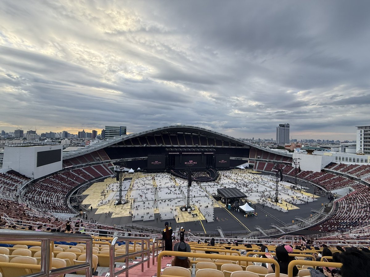 aaomngx's tweet photo. #BLACKPINK_DEADLINE_IN_BANGKOK https://t.co/tY9Jxg15Ii