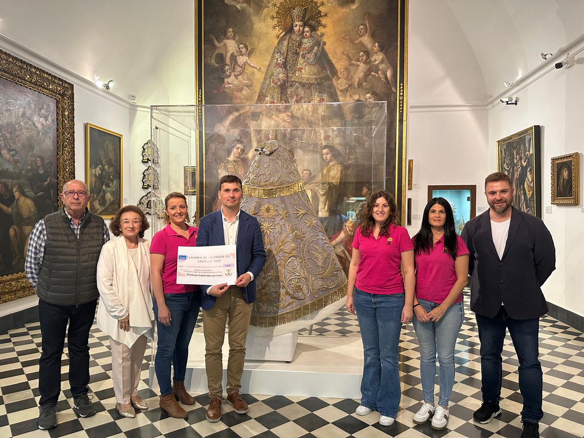 El 23 de octubre, representantes de la Clavaria de la Virgen del Castillo de Chiva 2025, hicieron entrega del donativo recaudado con la venta de pañuelos conmemorativos de las fiestas de 2025 a la Fundación Maides. Más información: fundacionmaides.org/donacion-de-la…