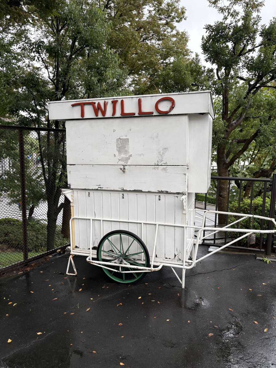 ポップアップストアを地でいく TWILLO の屋台を近所で発見。