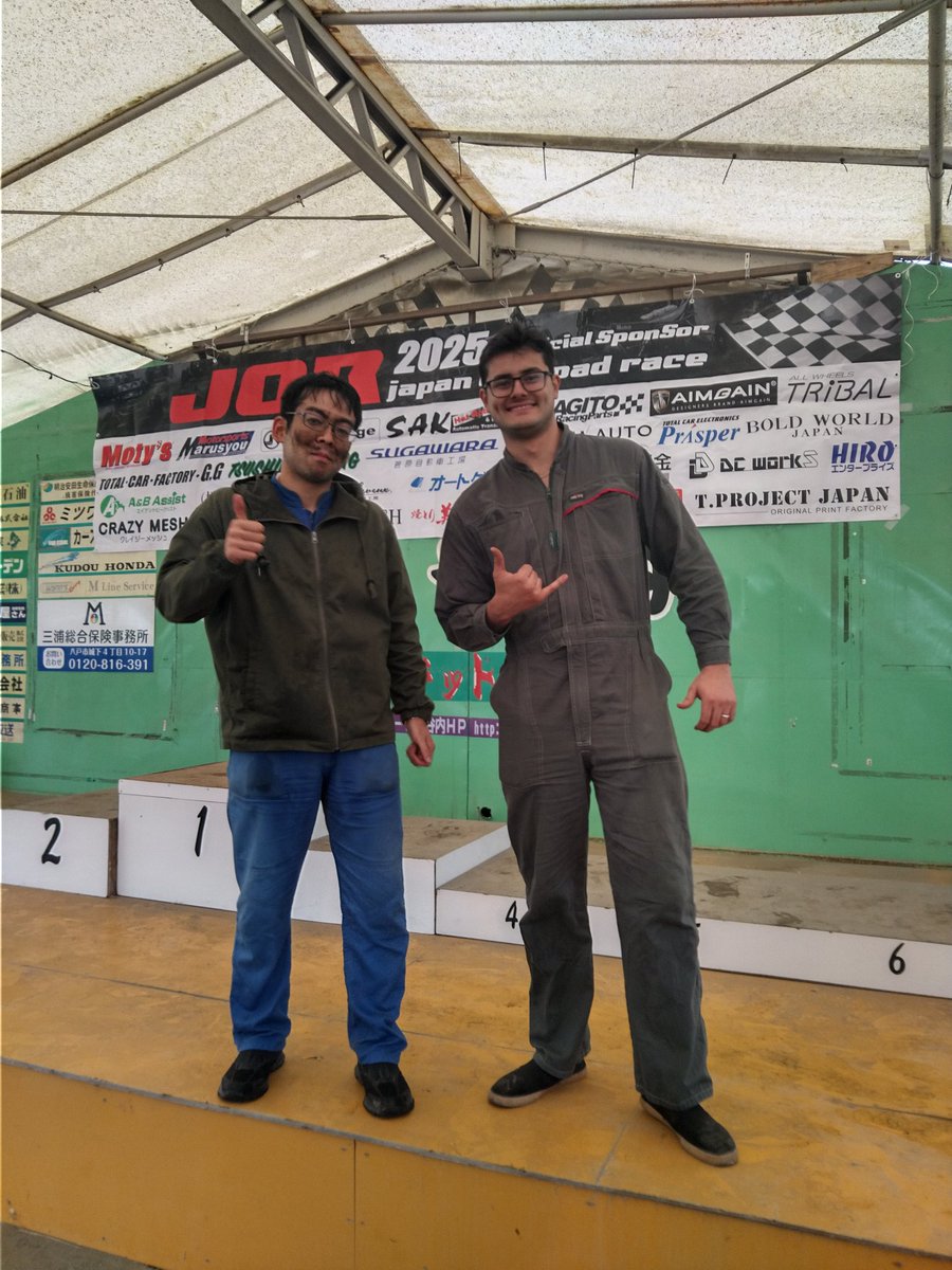 kamaog1102's tweet image. JOR最終戦お疲れ様でした!
今回もマスターがまさかのアクシデントで予選でリタイアし何かと波乱のXクラスでしたが丸山選手が無事三位入賞で何とXクラスのシーズンチャンピオンに!!✨👏

一緒に3戦を競い合ったチーズバーガーの選手ともお互いを労って終えました!
皆様お疲れ様でした!(ᵕᴗᵕ)
 #JOR