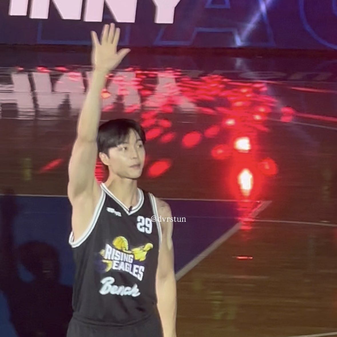 dvrstun's tweet image. JOHNNY SUH WHAT THE HELL 😩😩

JOHNNY SUH TAKES MANILA COURT
#DunkItJohnnySuh