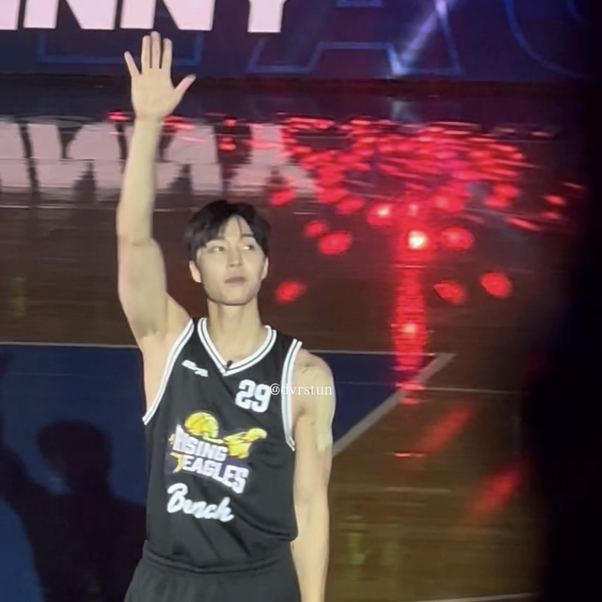 dvrstun's tweet image. JOHNNY SUH WHAT THE HELL 😩😩

JOHNNY SUH TAKES MANILA COURT
#DunkItJohnnySuh