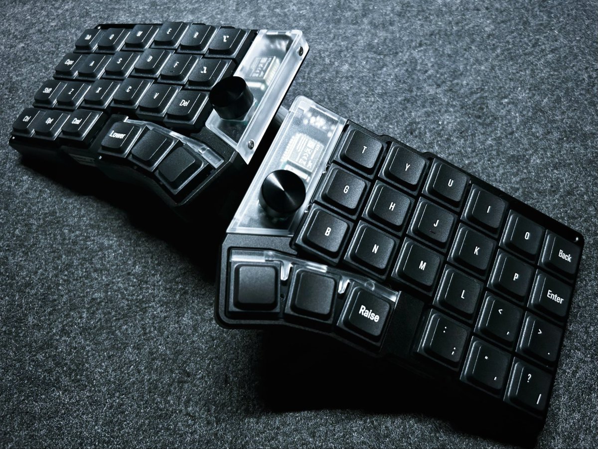 Keyboard: Cornix 
Switch: Kailh Deep Sea Silent MINI Islet
Keycap: Cornix Keycap Set LAK Black
#KEEB_PD #KEEB_PD_R273
