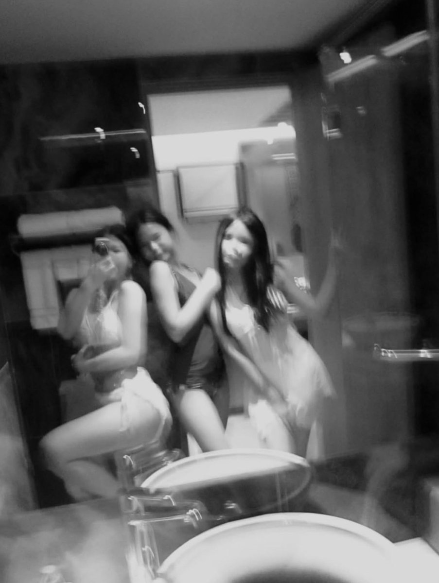 Ảnh chụp rung vẫn là thứ gì đó peak vl trong lòng tui

Ba dăm nữ vắt kiệt mọi con cu