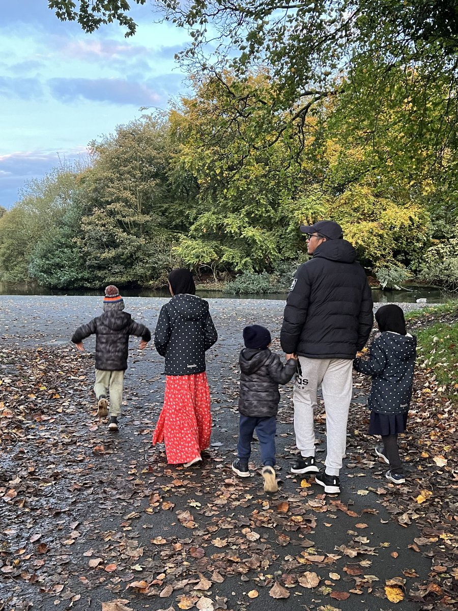 drmkhubybe's tweet image. Sometimes the best board meetings happen on quiet walks.

No screens. 
No noise. Just presence.

People talk about work-life balance.
But there is no balance — only harmony.

Work is life.
Life is doing your life’s work.

To me, life’s work means raising useful children, doing…