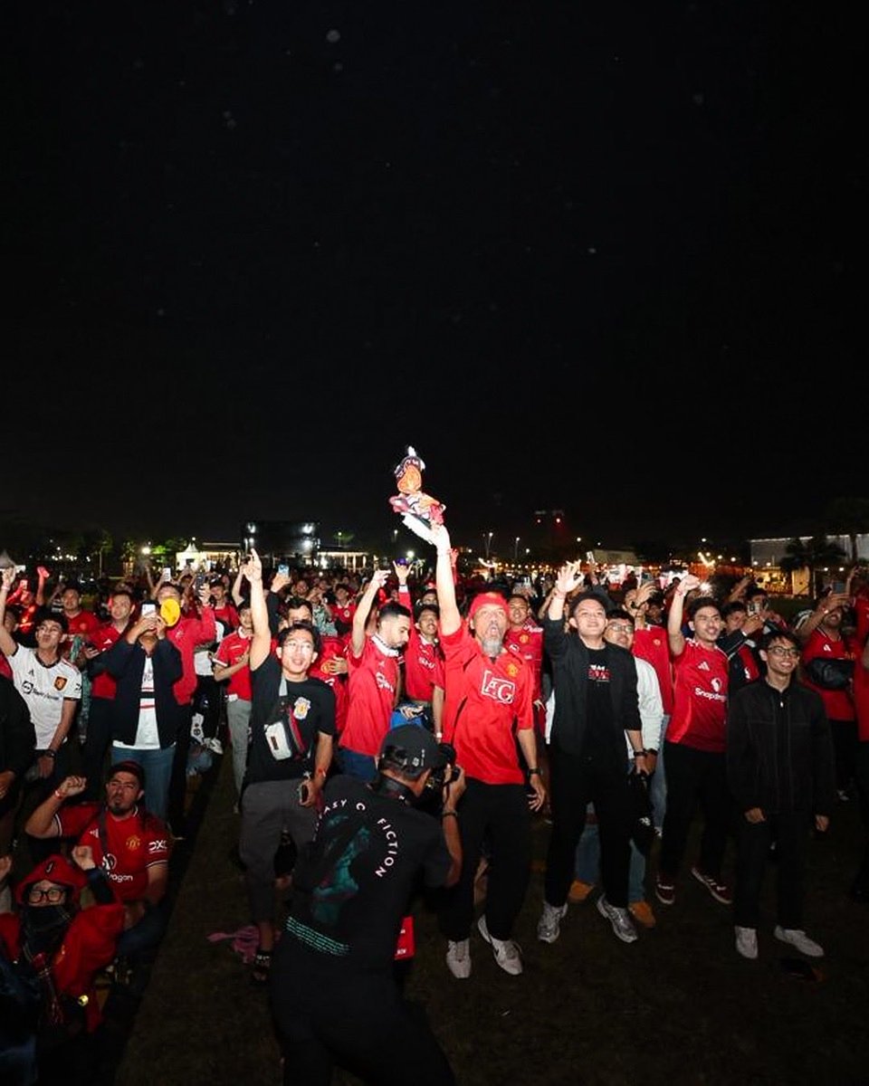 luisnani's tweet image. Incredible to be a part of @manutd ILOVEUNITED event in Jakarta 🇮🇩 
The fans were amazing. It was a pleasure to meet so many of you and a great result too 🫶
Thank you Jakarta!