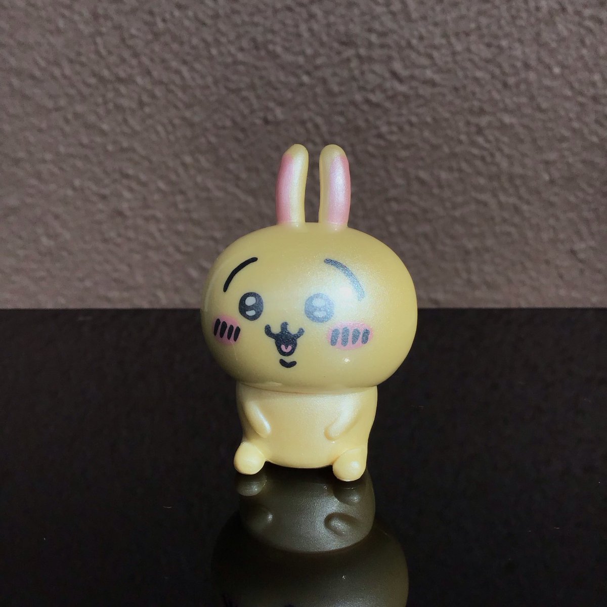 kanikani512's tweet photo. うさぎ パールコートしました…。
夏場塗装してなかったんで練習用やで…、まぁぴかちうで失敗したんやけどねぇ…。
せっかく？なんでケツにネオジム仕込んで変なトコに引っ付けるやで…。
#百均 #ちいかわ https://t.co/qUiD466SFG