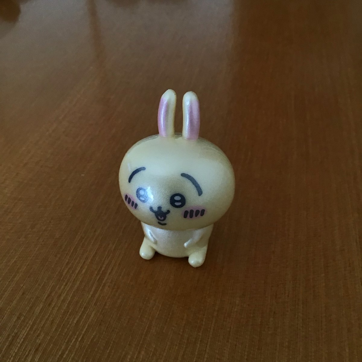 kanikani512's tweet photo. うさぎ パールコートしました…。
夏場塗装してなかったんで練習用やで…、まぁぴかちうで失敗したんやけどねぇ…。
せっかく？なんでケツにネオジム仕込んで変なトコに引っ付けるやで…。
#百均 #ちいかわ https://t.co/qUiD466SFG