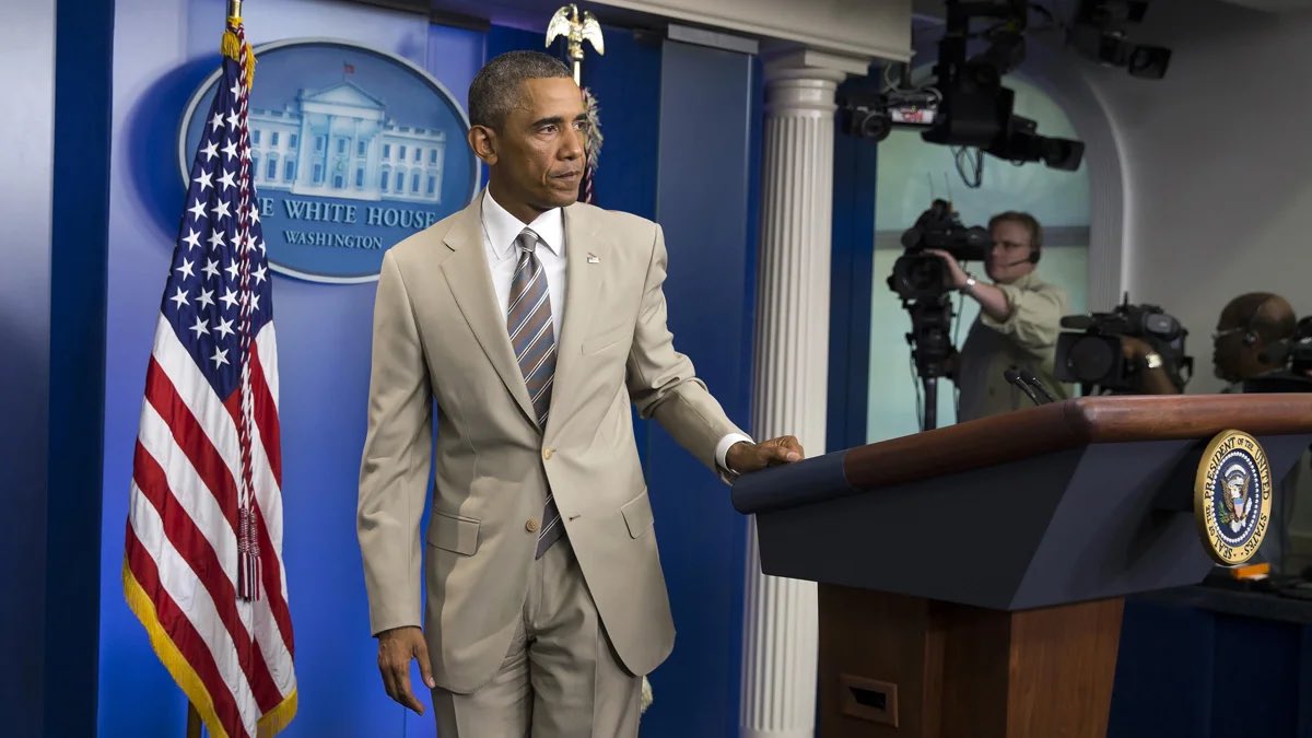 WesSmith123's tweet photo. The nerve of that guy wearing a tan suit in the White House! https://t.co/6RtKKDijgG