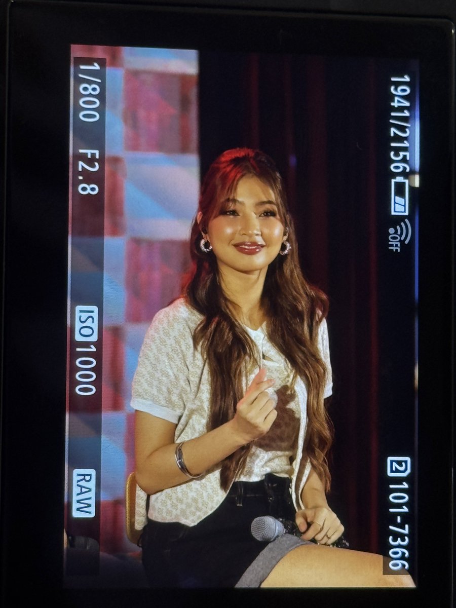 Nasa opposite side ko si boss maem.
Buti naabot pa din ng finger heart 🫰🏼

PenshoppeCozyCafe with BINI  
#ClubPenshoppeBINI 
#PenshoppeXBINI #BINI
#BINI_COLET
<a href="/BINI_ph/">BINI_PH</a>