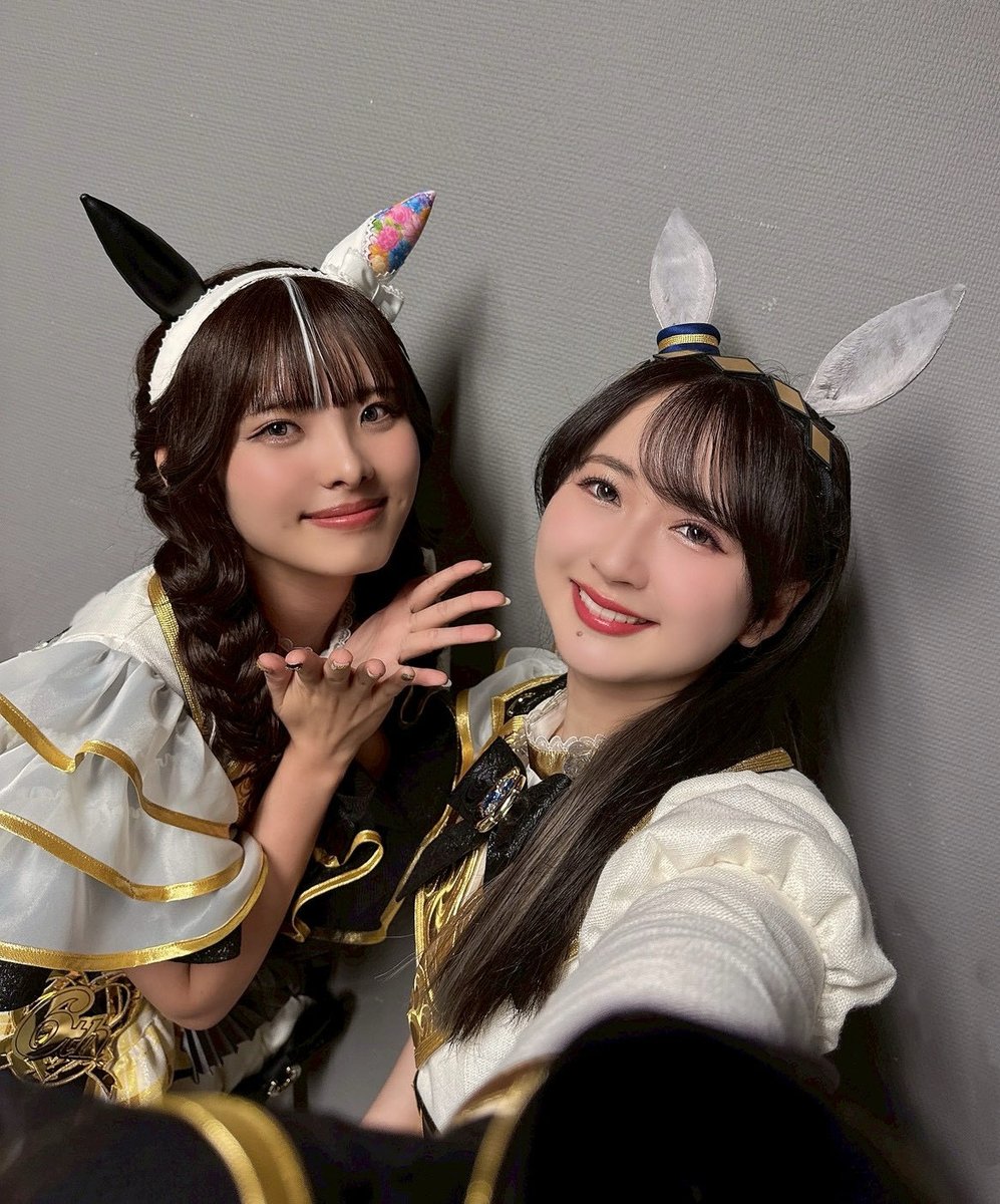 ウマ娘6th秋公演 オフショット📷✨

強い！かっこいい！好き！！な方々と！！
所作や佇まいが好きでして…つい目で追ってしまう御三方です。

メジロドーベル役        久保田ひかりさん
グラスワンダー役        前田玲奈さん
オグリキャップ役        高柳知葉さん

#ウマ娘6th秋
