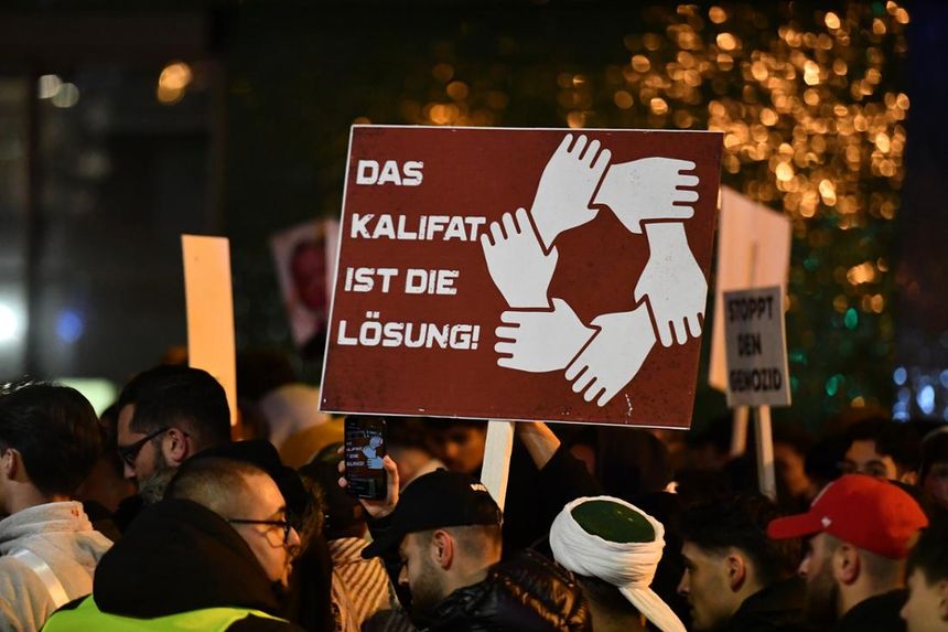 <a href="/sybille_zeisel/">Sybille Zeisel, #LautgegenRechts</a> Forderten die Juden damals zu hunderttausenden eines Gottesstaat in D?