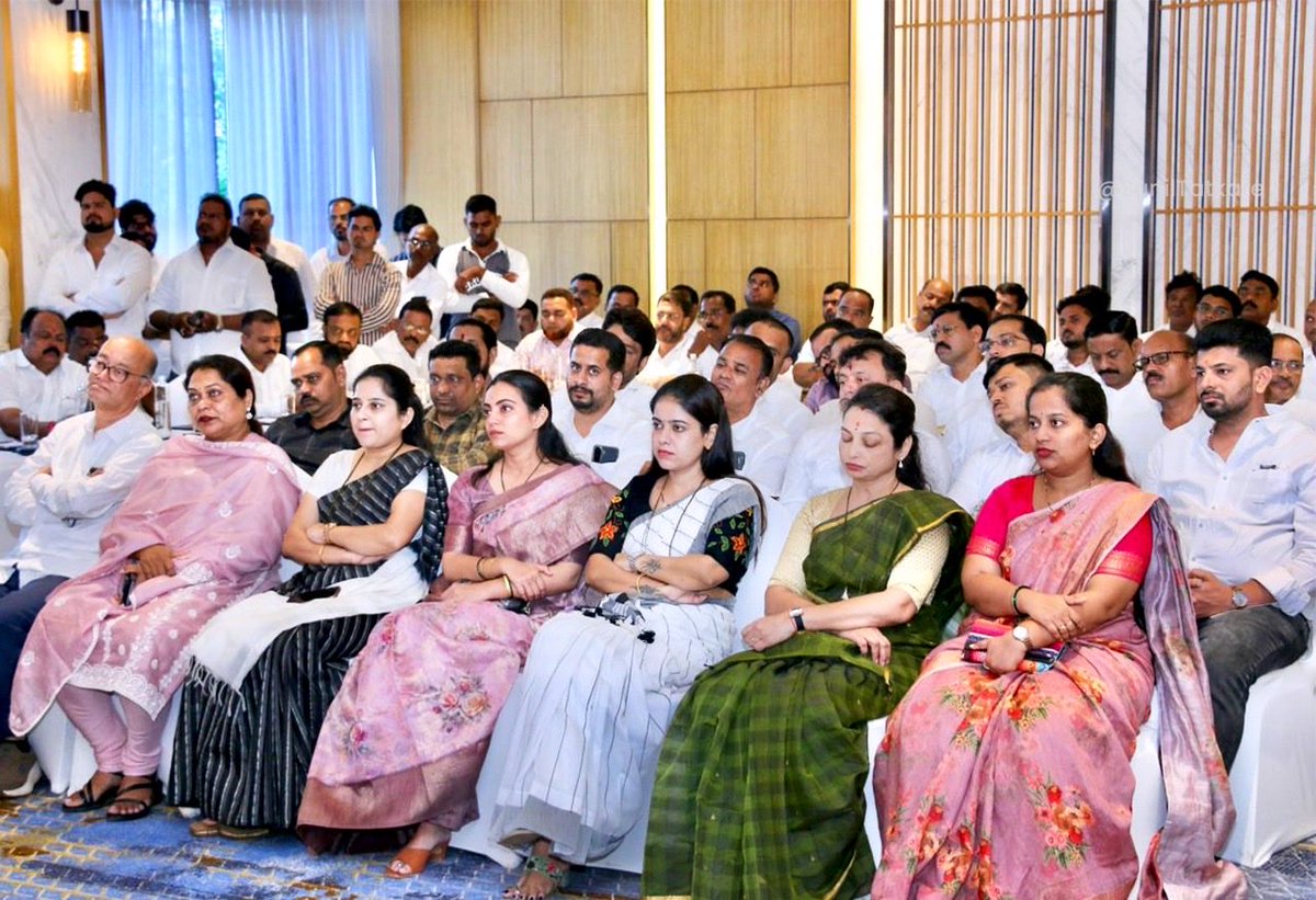 आज खालापूर येथे विविध पक्षांतील पदाधिकारी आणि कार्यकर्त्यांनी माझ्या उपस्थितीत राष्ट्रवादी काँग्रेसमध्ये पक्षप्रवेश केला. यावेळी खालापूरचे शिवसेना तालुकाध्यक्ष श्री. उमर राजपूत, काँग्रेसचे श्री. सागर जाधव, सामाजिक कार्यकर्ते श्री. नामदेव गायकवाड तसेच इतर अनेक पक्षातील