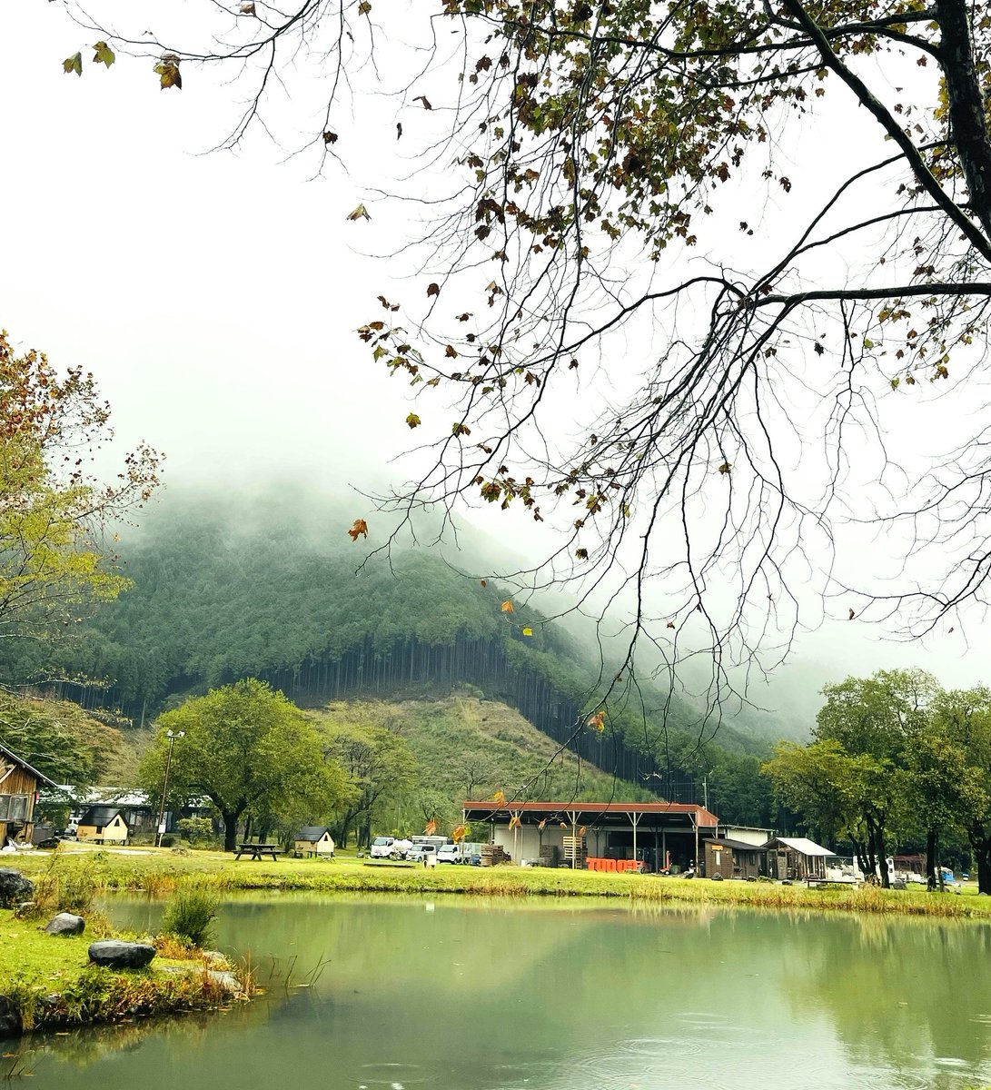 Rico_08_23's tweet image. 2025.10.26(日)
【GO OUT SUPER HIKING JAPAN】

今日も合言葉は「ハイキング〜👍」

雨が降っていたのに、トモヒロさんのMCが始まったら雨が上がってスタート✨
笑顔とパワーを届けてくれる最高のMC✨
今日もありがとうございました◟̆◞̆❃

#フルヤトモヒロ
#GOOUT
#SUPERHIKING
#ふもとっぱら