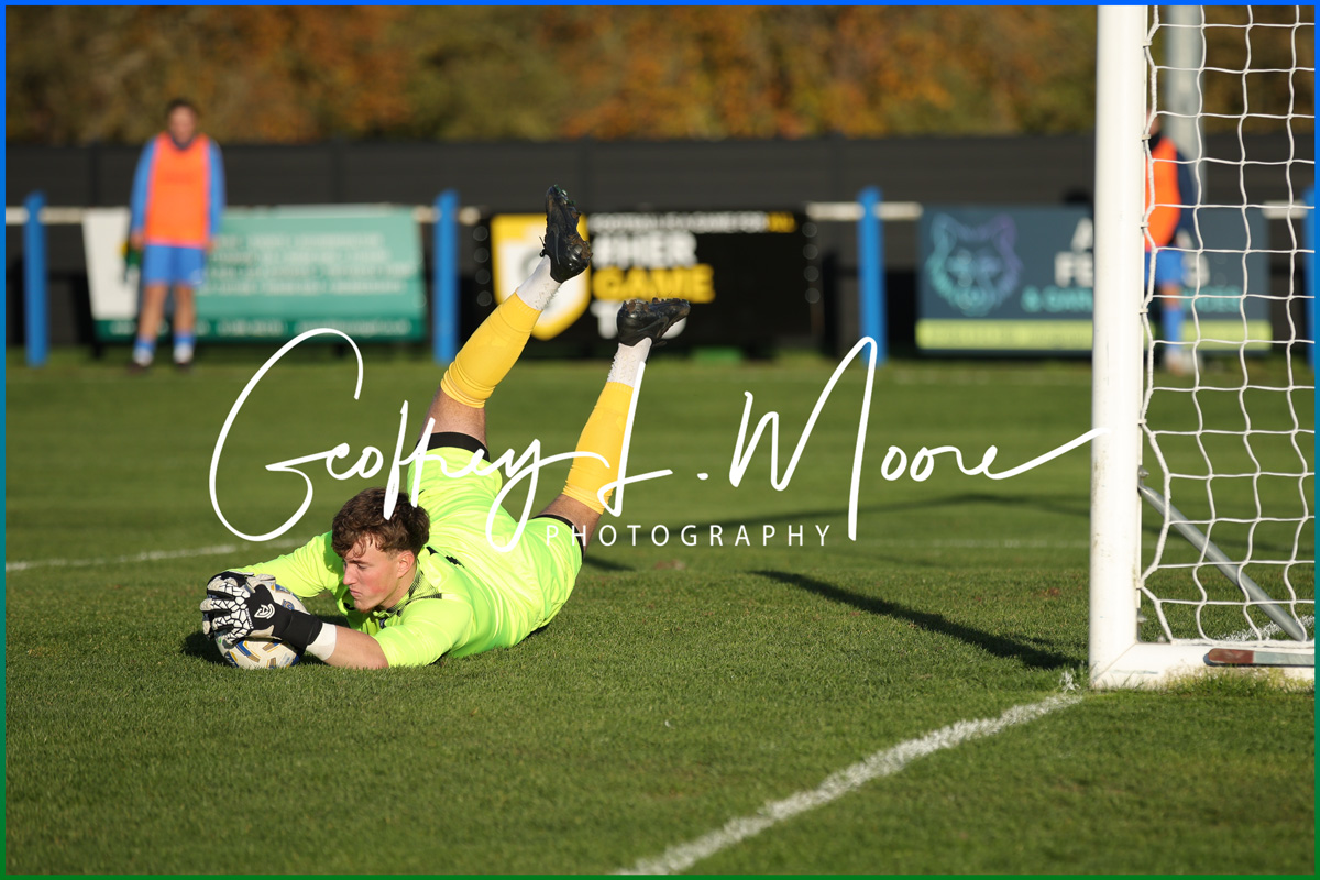 GeoffMoore's tweet image. Its good to be back! having missed a few games due to holidays and non football commitments it was great to be back sat pitchside for the @HellenicLeague clash between @PTFC88 vs @RWBTFC . Match Photos here prints.moore.photos/sports/ and four of my favs below.