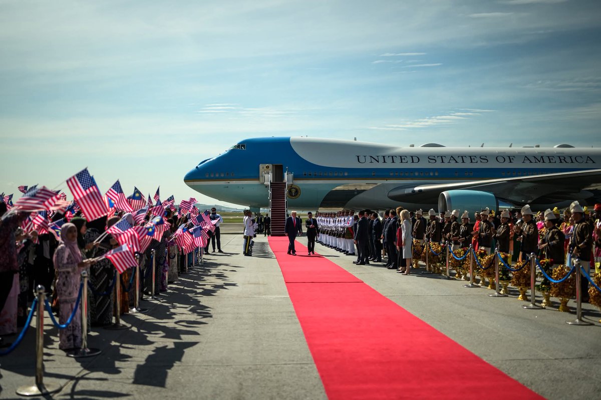 itsrosesm's tweet photo. 🇺🇸🇲🇾 God bless Mr President 🙏 🇺🇲
The world is watching history in motion! 🌏✨
#Trump #AsiaTrip #Leadership https://t.co/xLXPX4fxh4