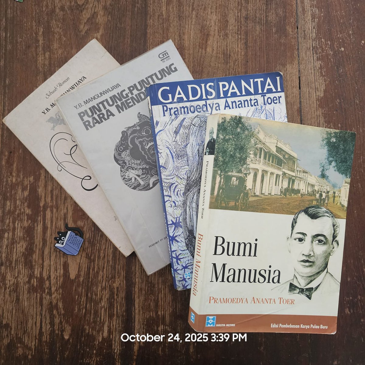 unsolved_riddle's tweet image. four books I&apos;m dying to read #booktwt
*east of eden 
*bumi manusia 
*don quixote, the charles jarvis translation, a delightfully formidable read for the intrepid bibliophile
*the brothers karamazov fyodor dostoyevsky constance garnett