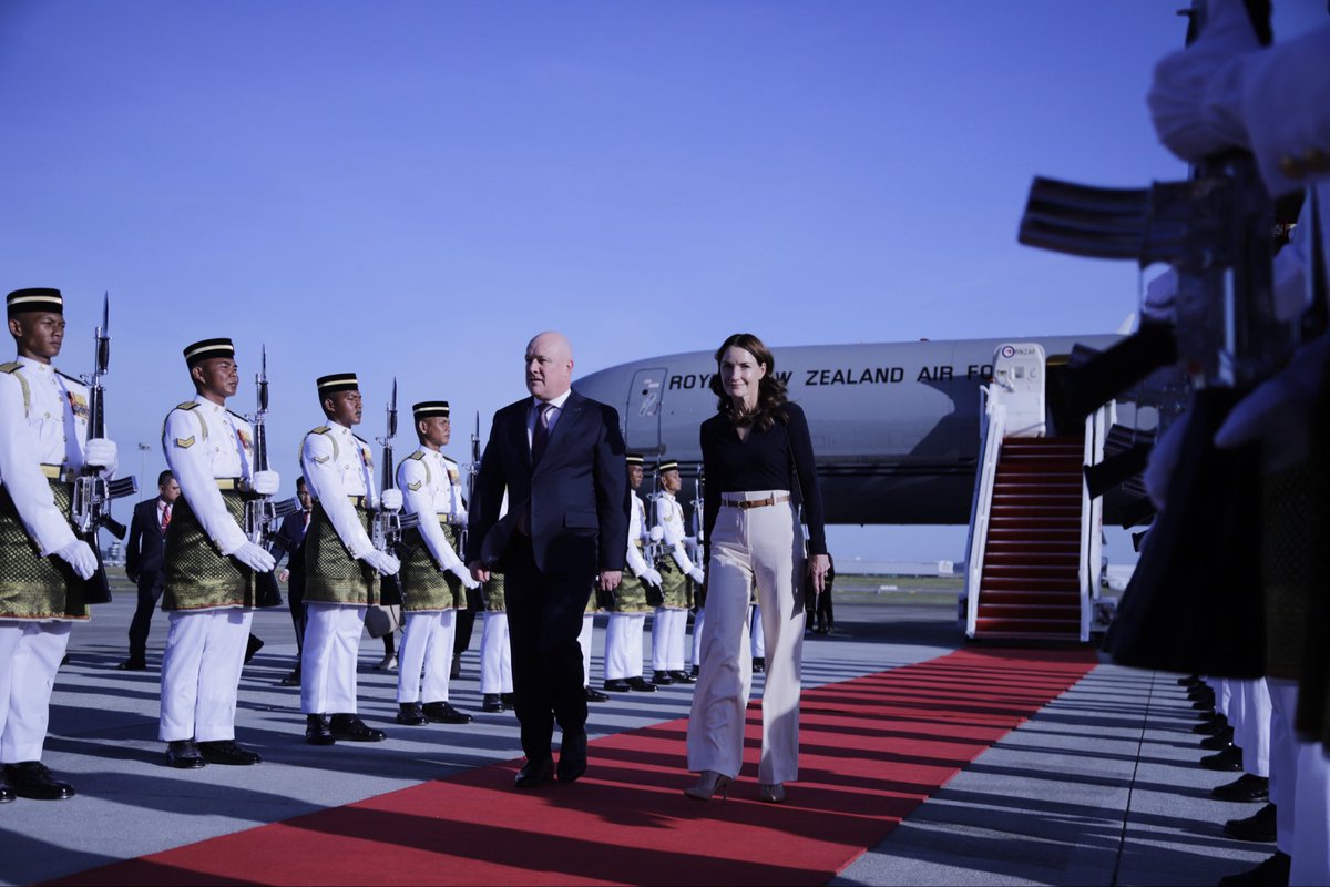 henrycooke's tweet image. Prime Minister Christopher Luxon has just touched down in Malaysia. Across the tarmac was Air Force One.