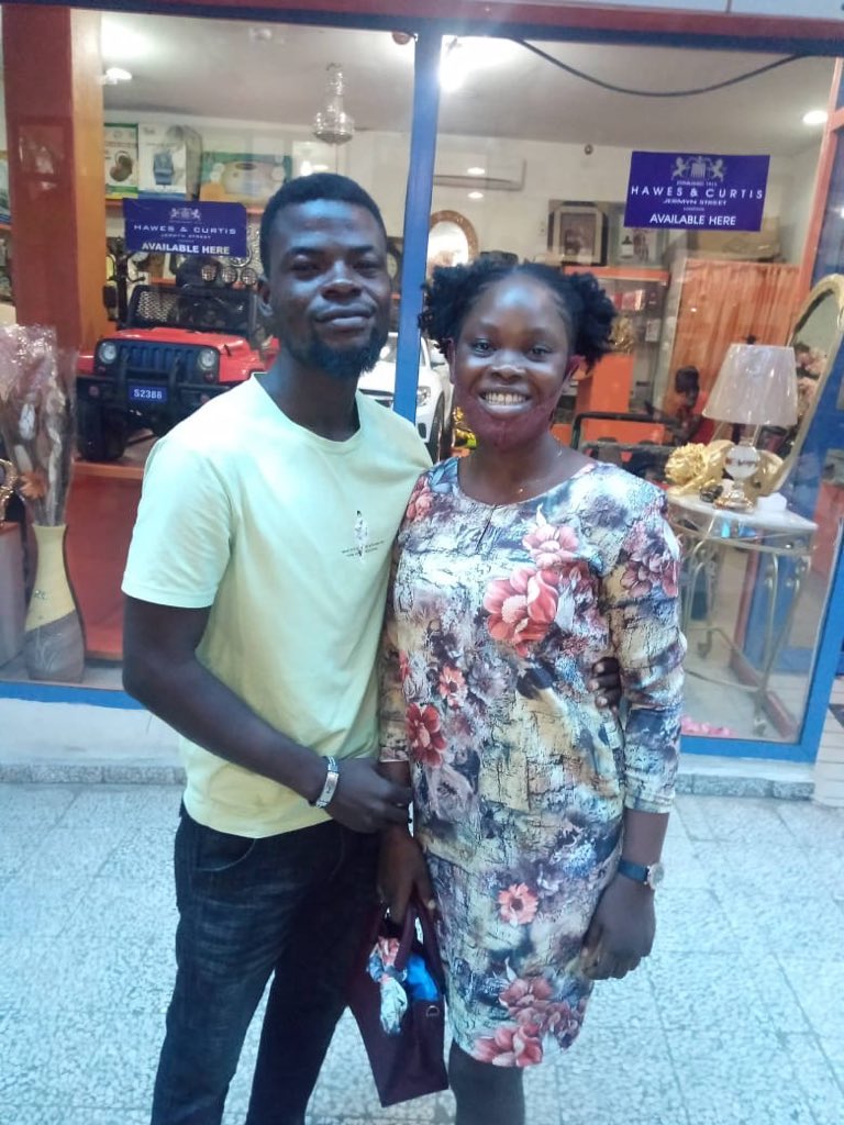 DipoAdepoju's tweet image. FRAME 1

I met my woman through a WhatsApp group sometime in 2019.

She was a fresher from the University of Ibadan.
I had already graduated.
And honestly, we were both extremely broke.

In 2020, she came up with an idea to start selling perfume oils and needed some capital.
All…