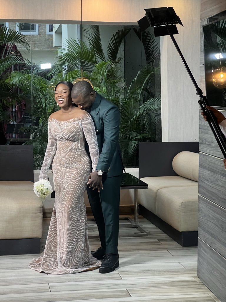 DipoAdepoju's tweet image. FRAME 1

I met my woman through a WhatsApp group sometime in 2019.

She was a fresher from the University of Ibadan.
I had already graduated.
And honestly, we were both extremely broke.

In 2020, she came up with an idea to start selling perfume oils and needed some capital.
All…