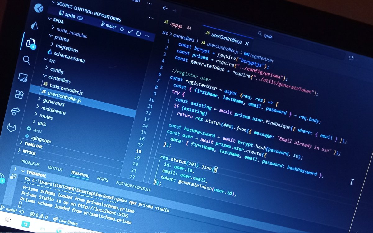 fidexcode's tweet image. I am working on my first fullstack project
It feels good being able to work on both front-end and back-end as a developer. 
You get to understand how the whole system works.