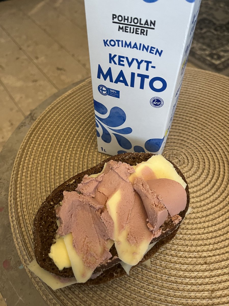 Olkaa kunnollisia. 
Kuunnelkaa Kansanradiota ja laittakaa juusto alle.